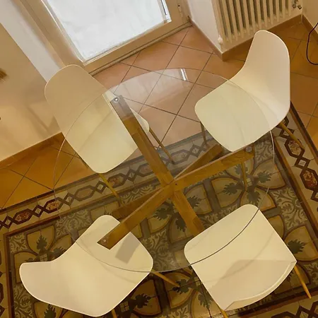 Lydian بيت للعطل